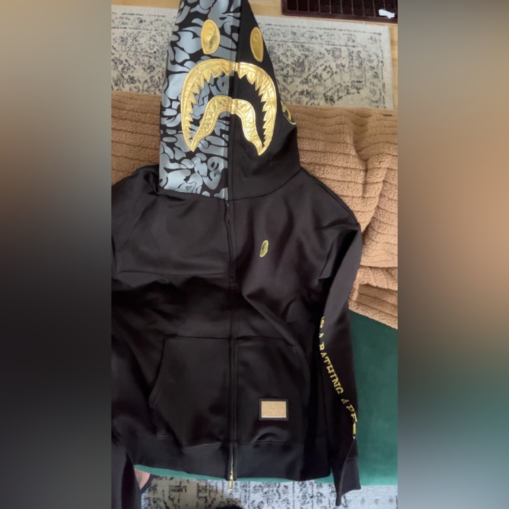 BAPE- X TRAVIS SCOTT COMPLEXCON EXCLUSIVE
